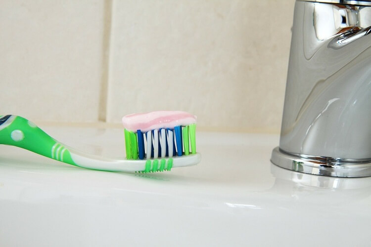 Un dentifrice sans plastique est moins nocif pour votre santé